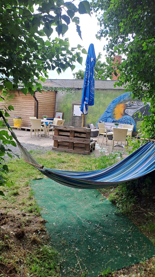 Posezení u papouška