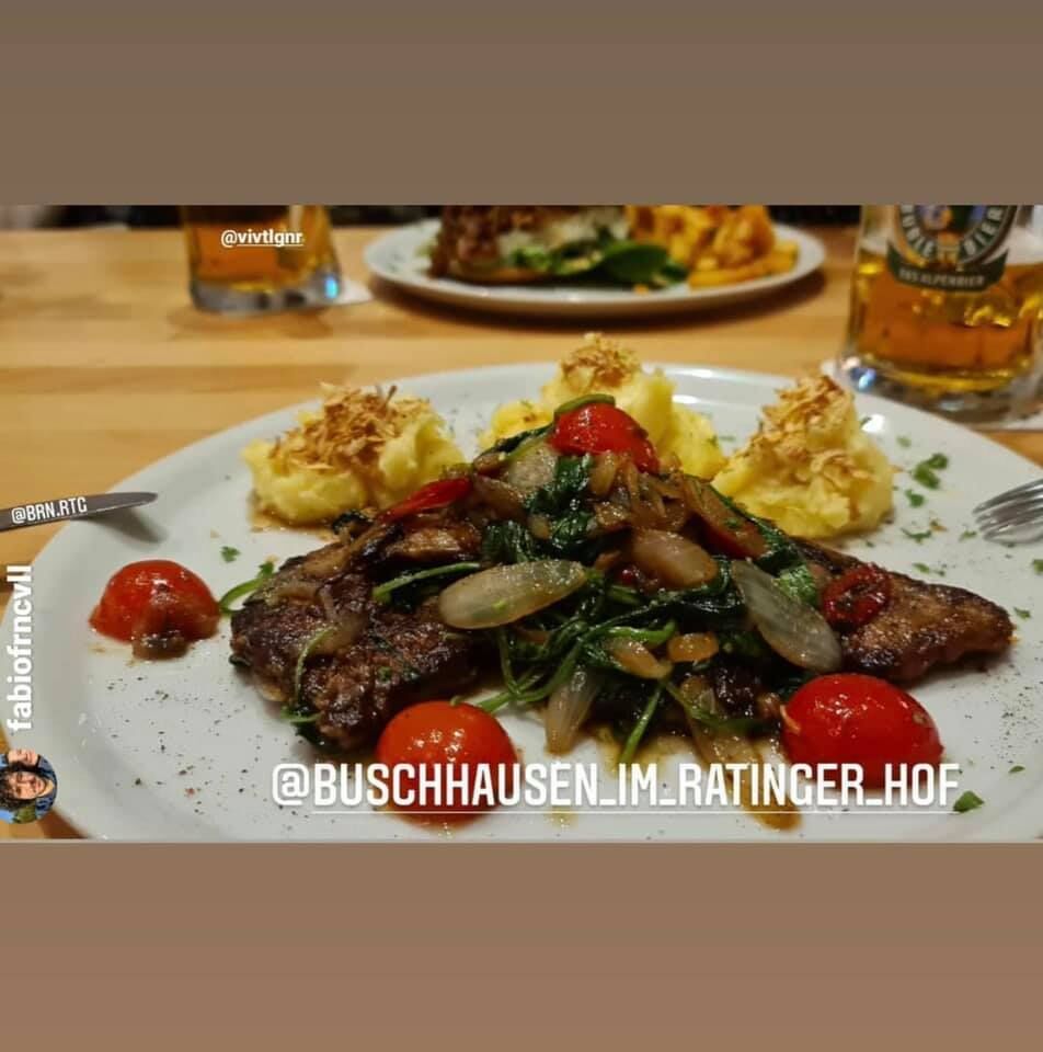 Gästefoto
Kalbsleber mit Stampfkartoffeln, Spinat, Kirschtomaten und Zwiebeln