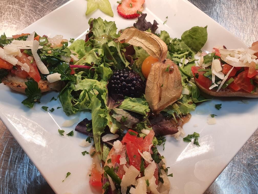 Frische Bruschetta als Vorspeise gefällig!