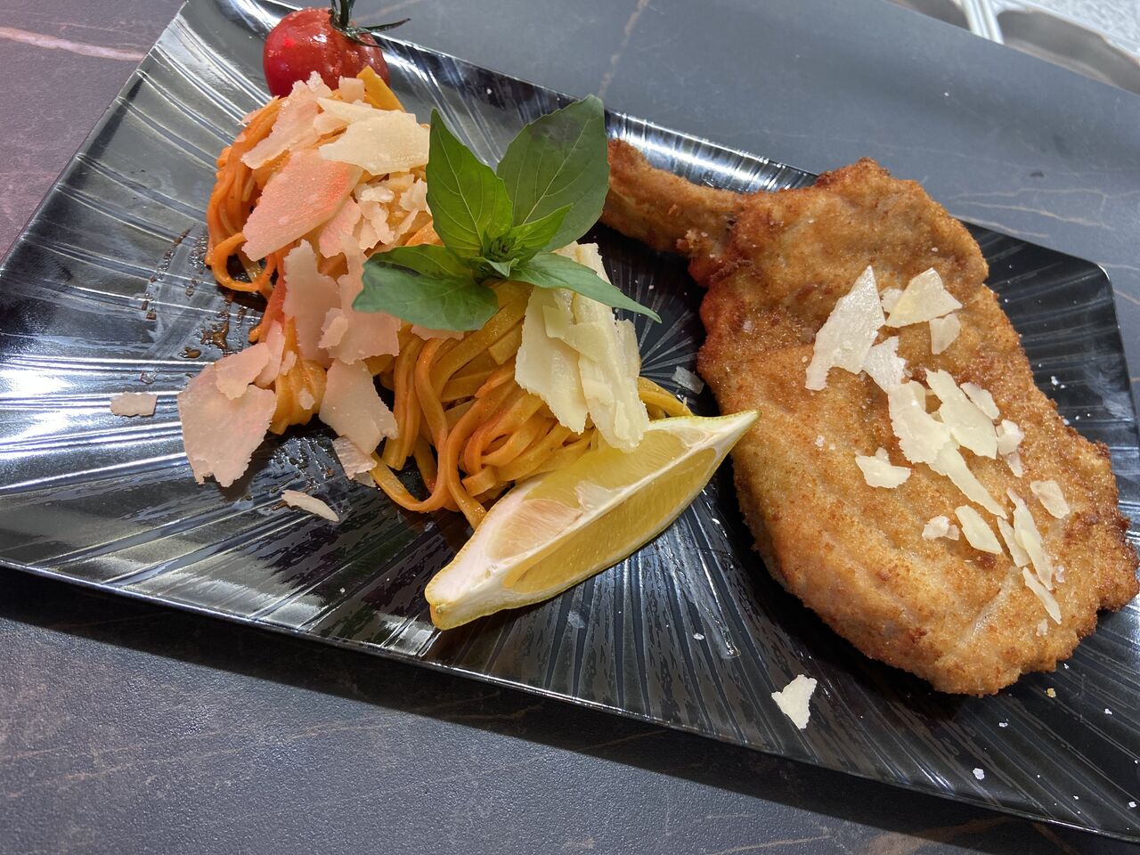 TOMAHAWK DE VEAU À LA MILANAISE