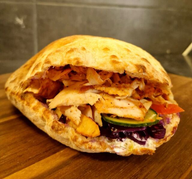 Sandwich cu chiflă de casă