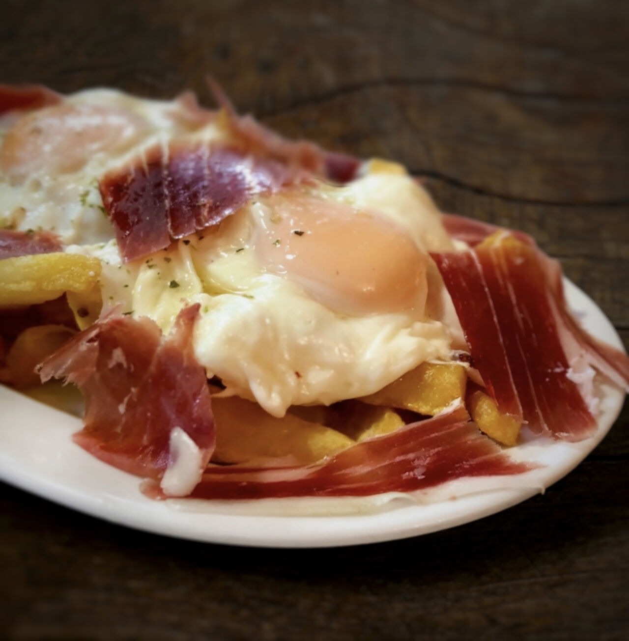 Huevos rotos con Jamón Ibérico