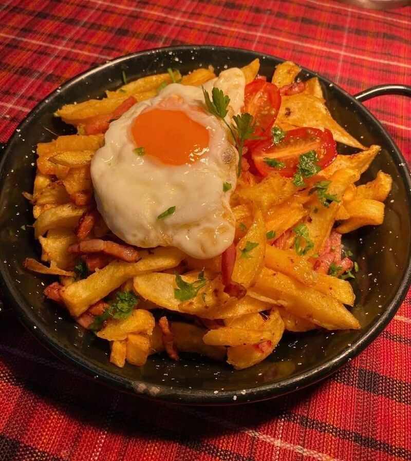 Ovos Rotos com Bacon e Cheddar