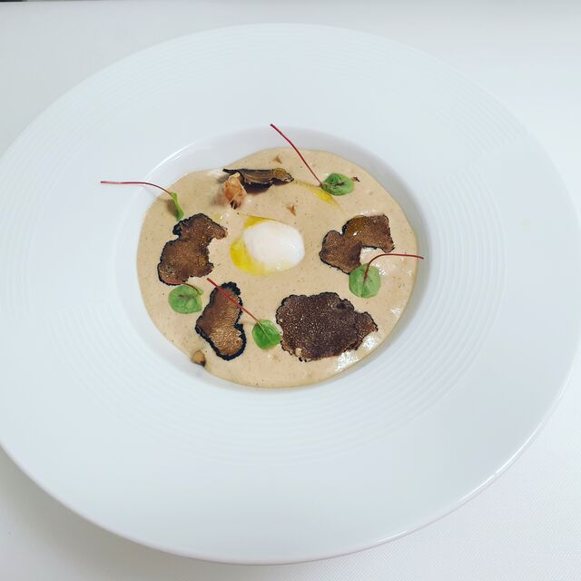 Œuf parfait, poêlée de champignons, espuma aux cèpes, huile de truffe
