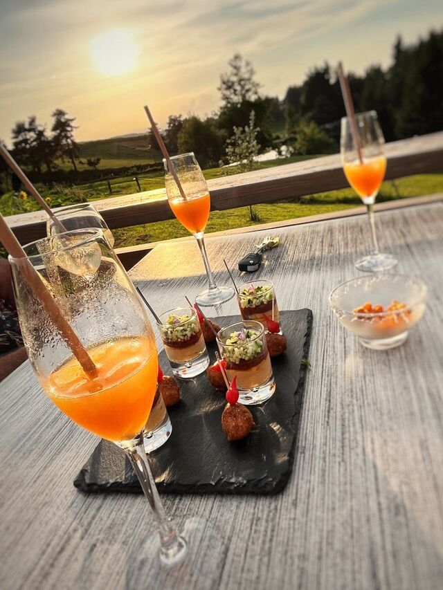 Coucher de soleil avec apéritif en terrasse 