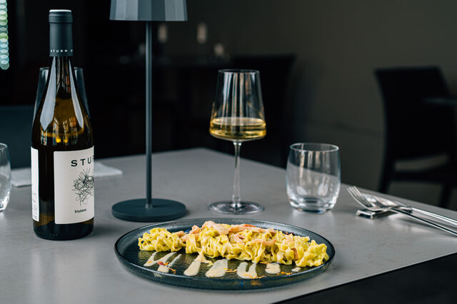 TAGLIATELLA VERDE
agli spinaci su crema di gorgonzola e guanciale croccante