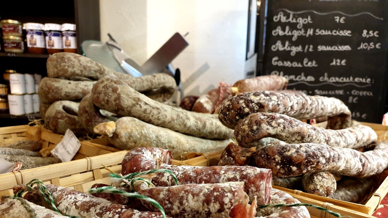 Saucisson de boeuf, de canard, de coche, chorizo, rosette et pleins d'autres choix