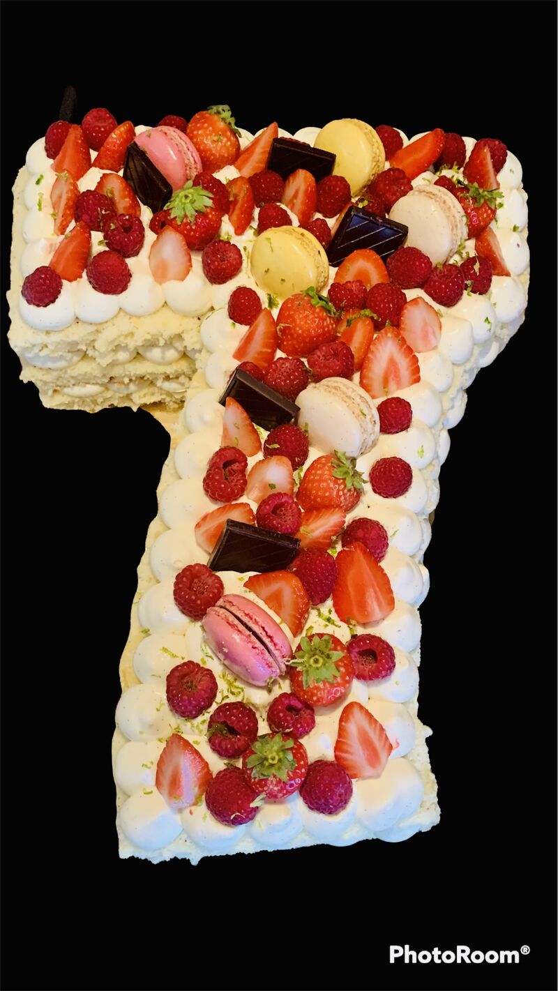 Number cake vanille fraises framboises biscuit génoise 