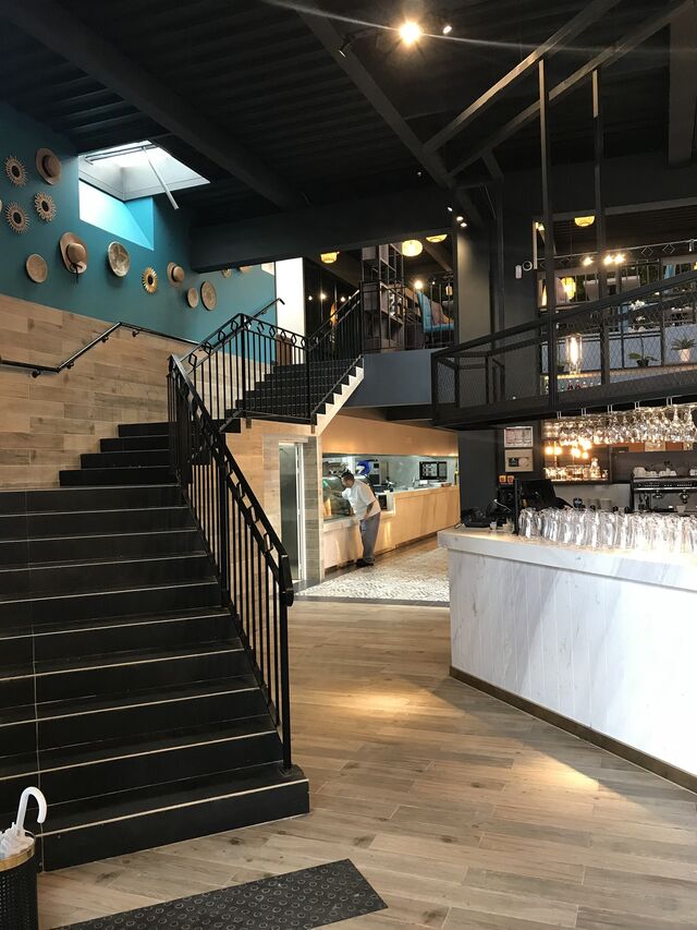 Salle disponible a l'étage pour vos événements à célébrer ou vos repas d'affaire.
( possibilité de privatisation)