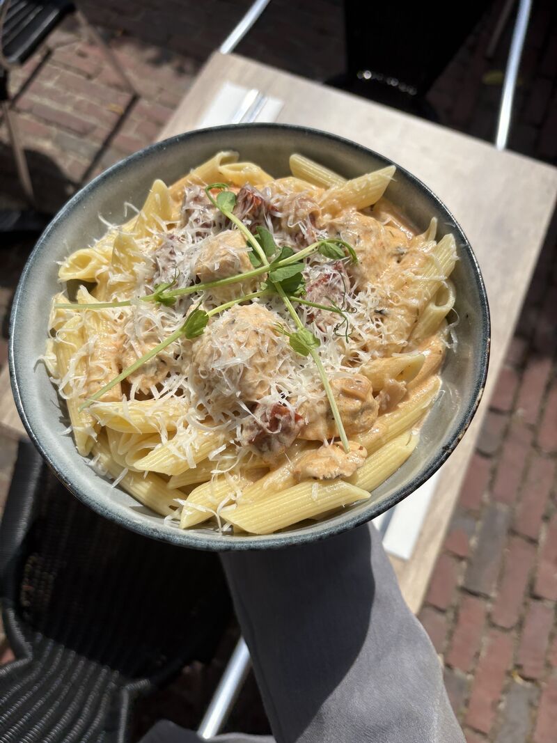 Fricassée de poulet au chorizo, penne en crème pecorino