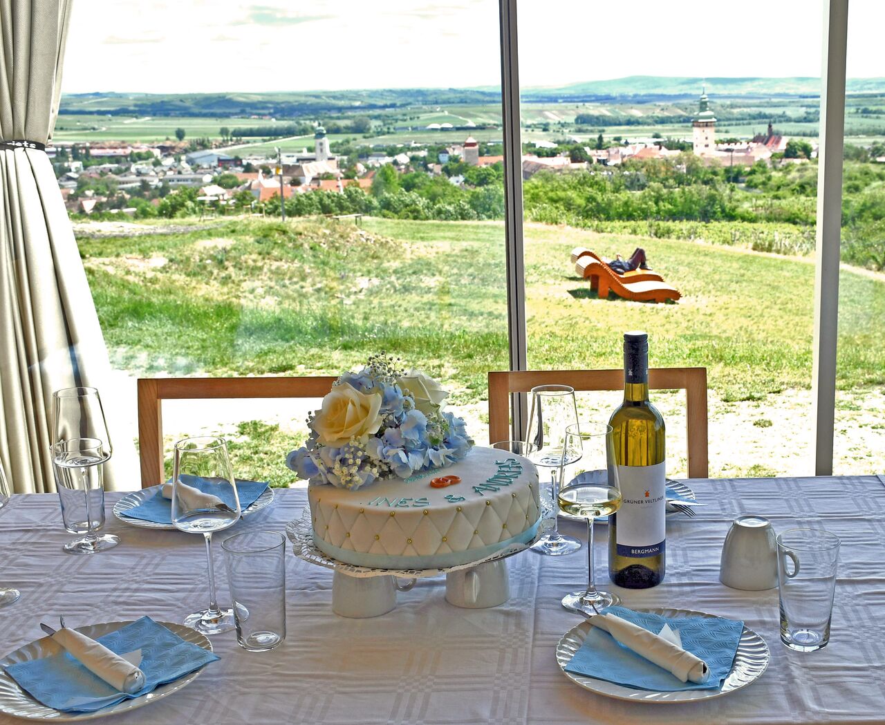 wir liefern auch Torten aus