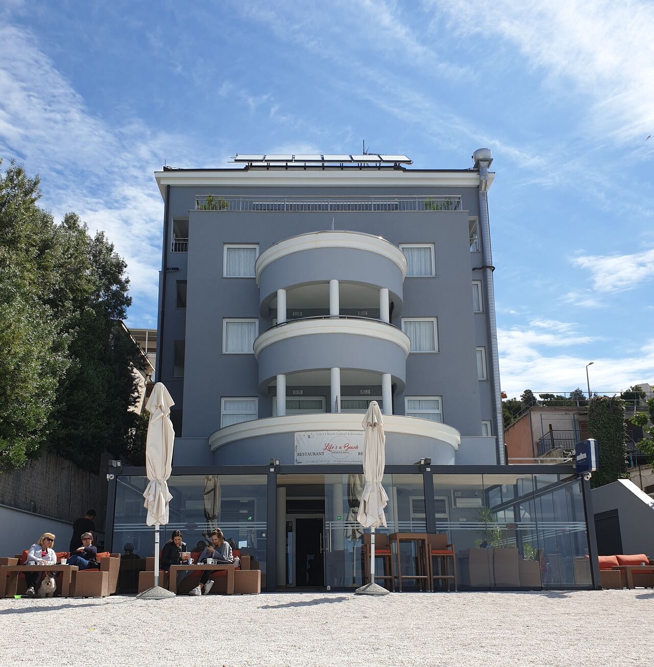 Sunset Split Rooms Front View