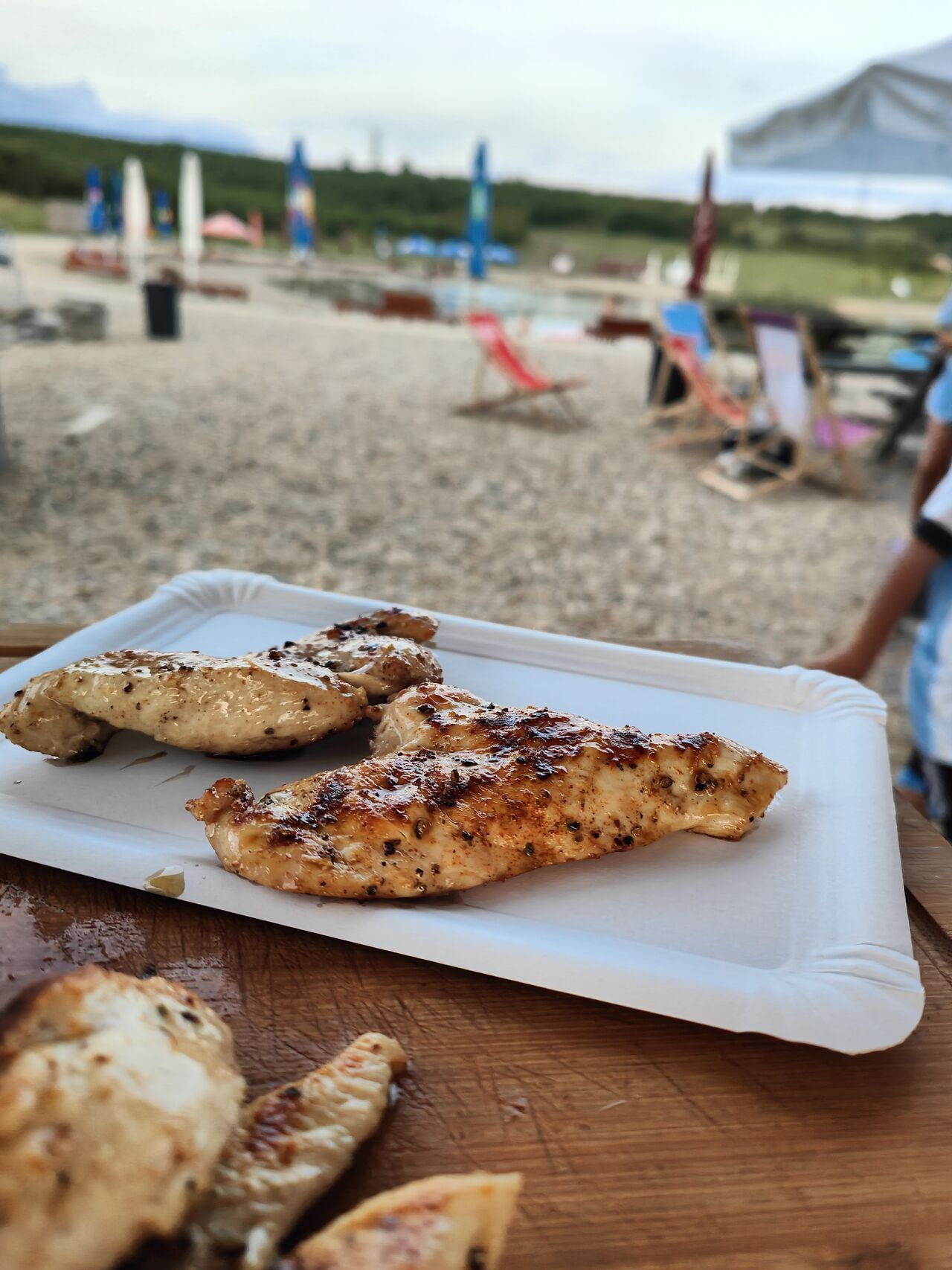 Ochutnej kuřecí stejky z grilu i jezera Milada, předpřipravené metodou sous vide