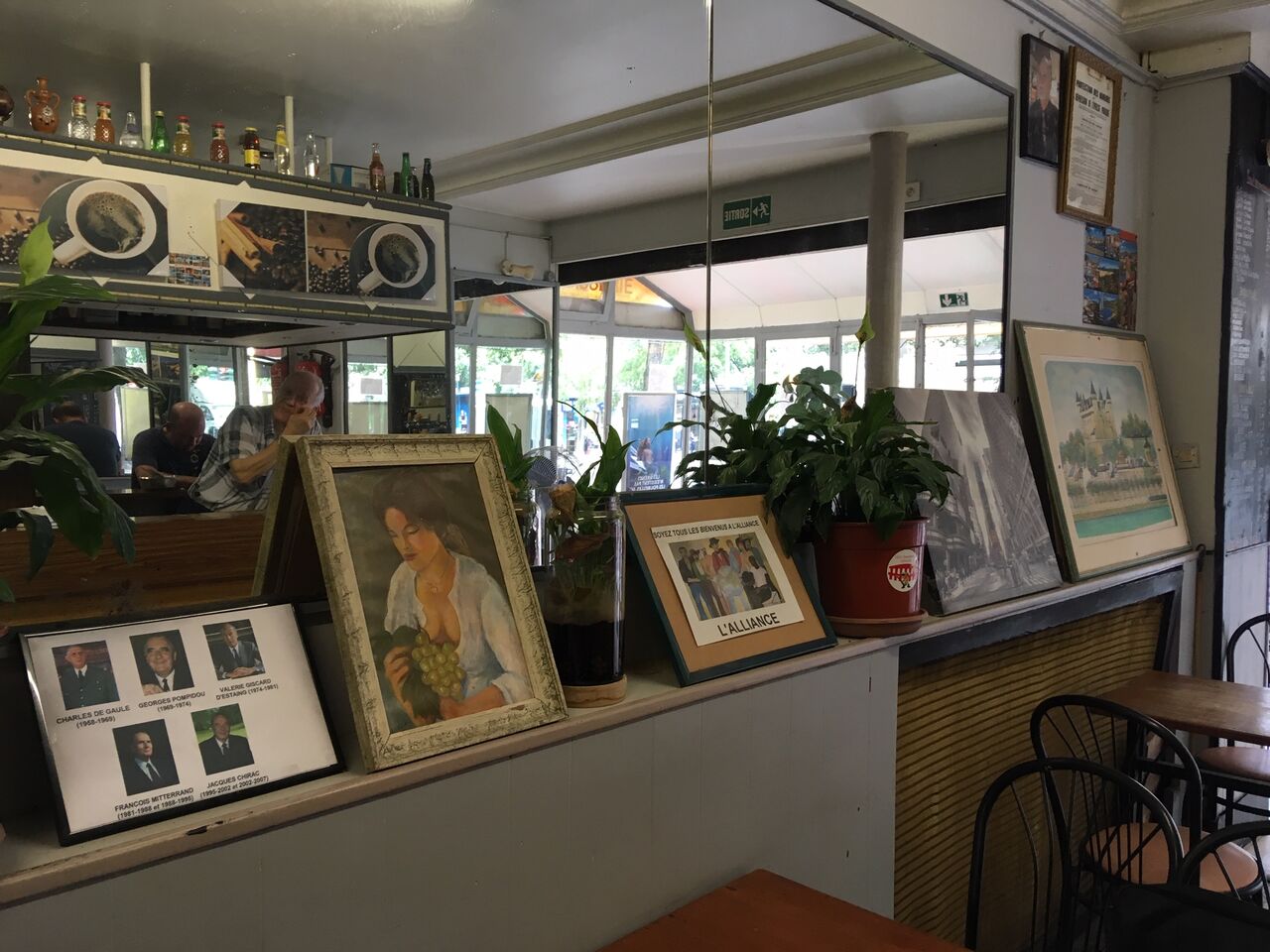 Découvrez notre décoration et l'esprit du bar