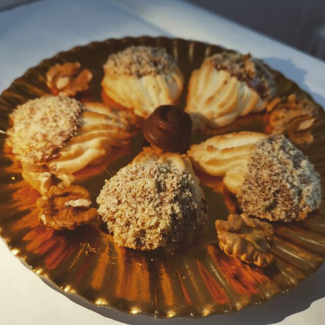 Fursecuri glasate cu nuca și ciocolata