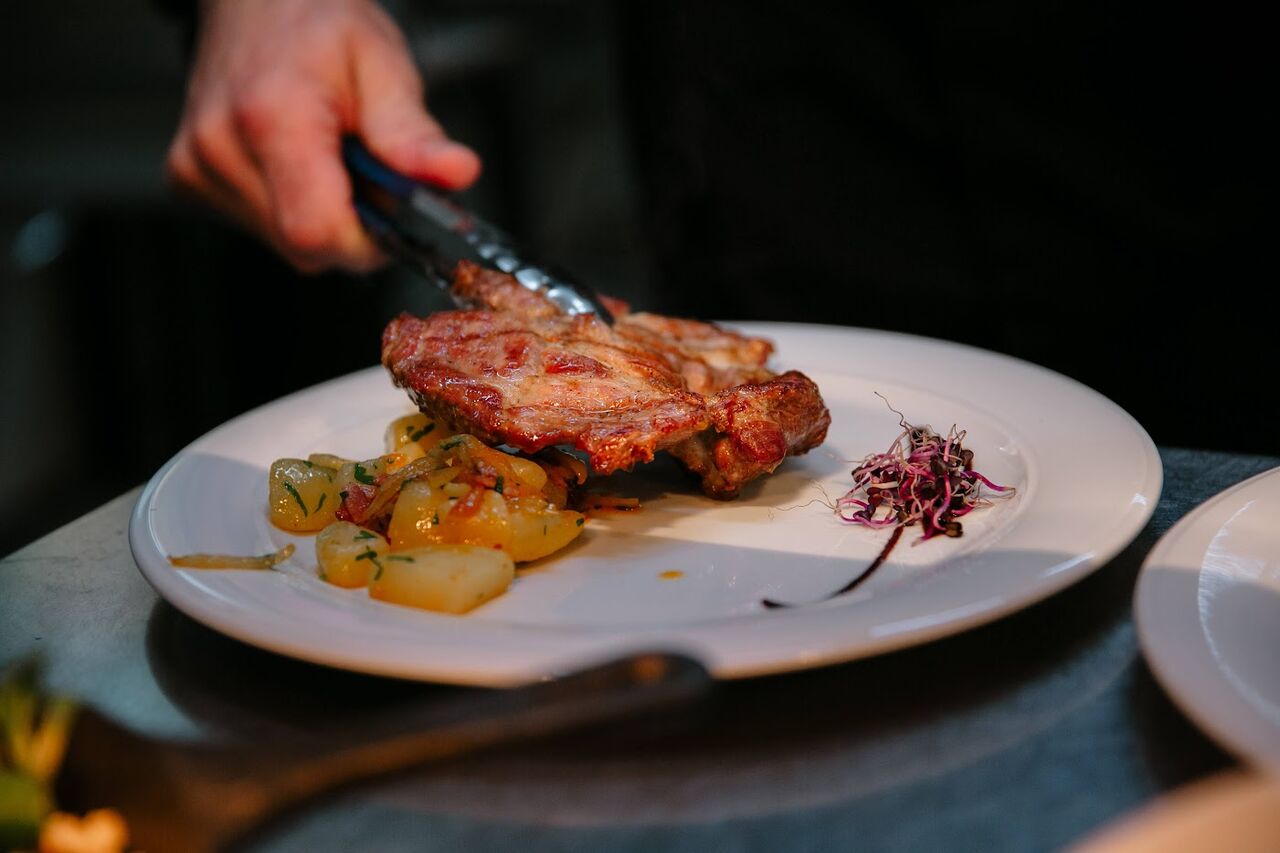 Rezervări/ Livrări/ Takeaway: 0756067735