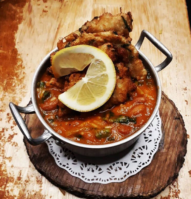 Pataniscas de bacalhau com arroz de grelos e feijão | Codfish cake with traditional rice 