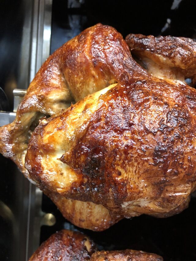 Täglich frische Grillhähnchen 