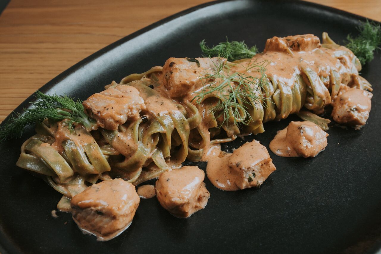 ZELENI REZANCI S LOSOSOM▪️ Isprobajte jedno od naših novih jela u ponudi i uz kapljicu dobrog vina uljepšajte ovaj kišni dan. ?