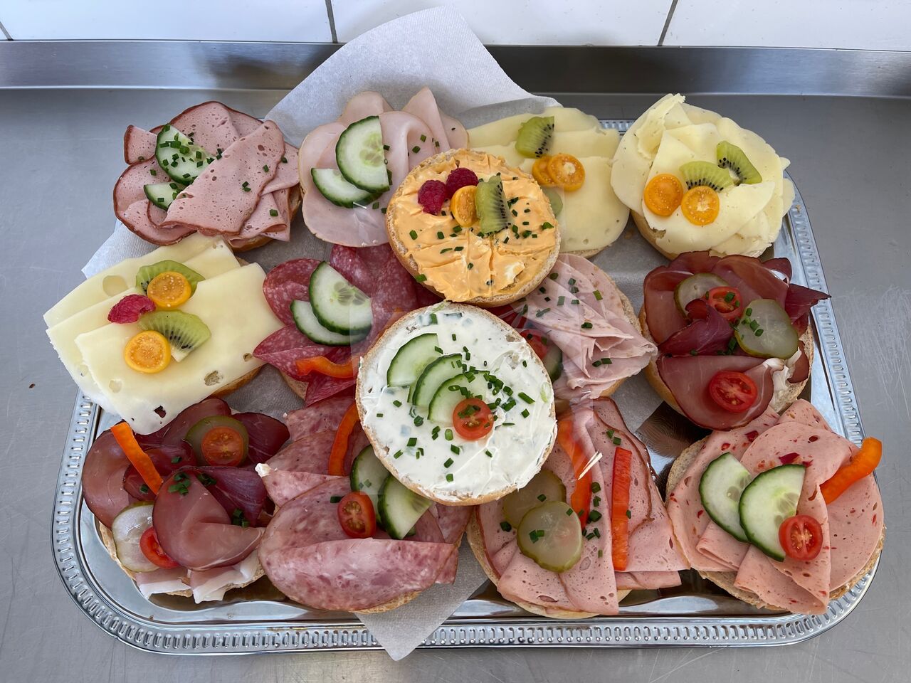 Gerne bereiten wir Ihnen für Ihr Event diverse Wust- und Käseplatten zu