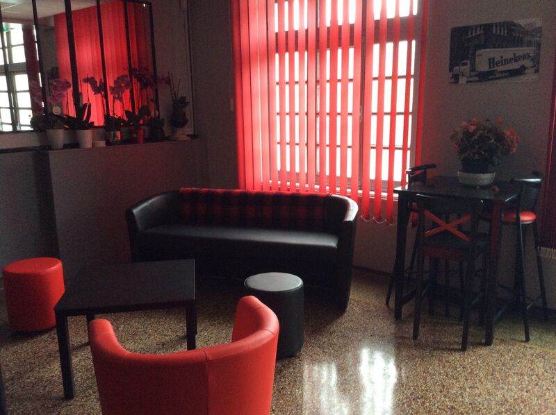  Petit salon pour apprécier une petite bouteille de champagne dans un endroit discret et cocoonings 