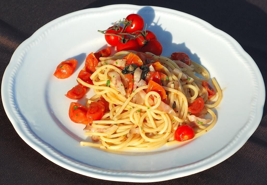 SPAGHETTI POMODORINI E GUANCIALE