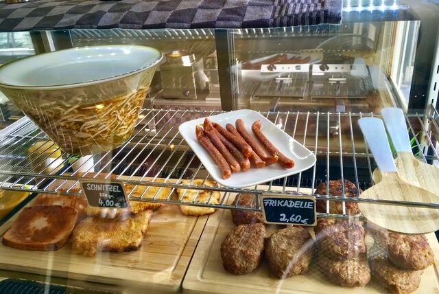 Unsere Hausgemachten Frikadellen sind in ganz Neustadt beliebt.