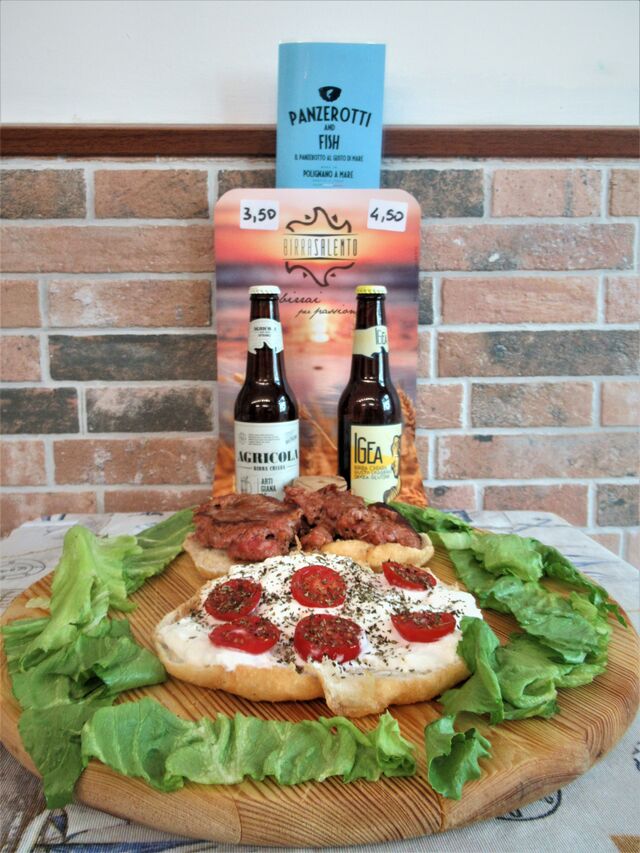 PUCCIA MAXI CON SALSICCIA,STACCIATELLA,POM. SECCHI ASSOCIATA ALLA BIRRA ARTIGIANALE SALENTINA