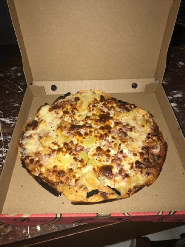 PIZZA SAVOYARDE
BASE CRÈME, REBLOCHON, LARDONS, POMME DE TERRE