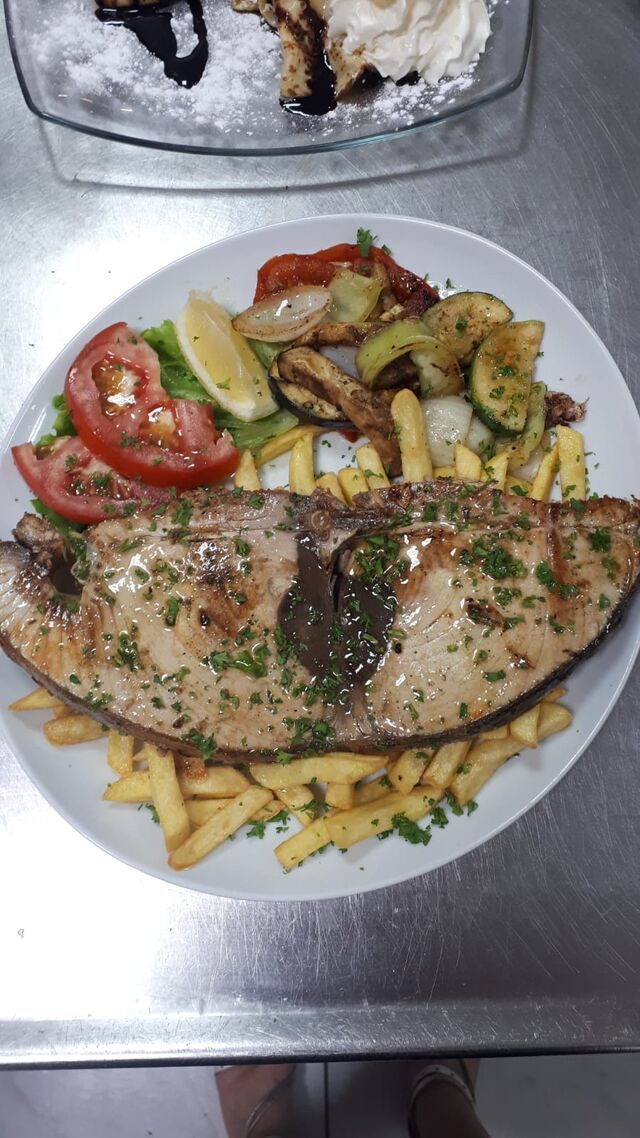 Sample our excellent gourmet food, distinct regional dishes or special local cuisine.