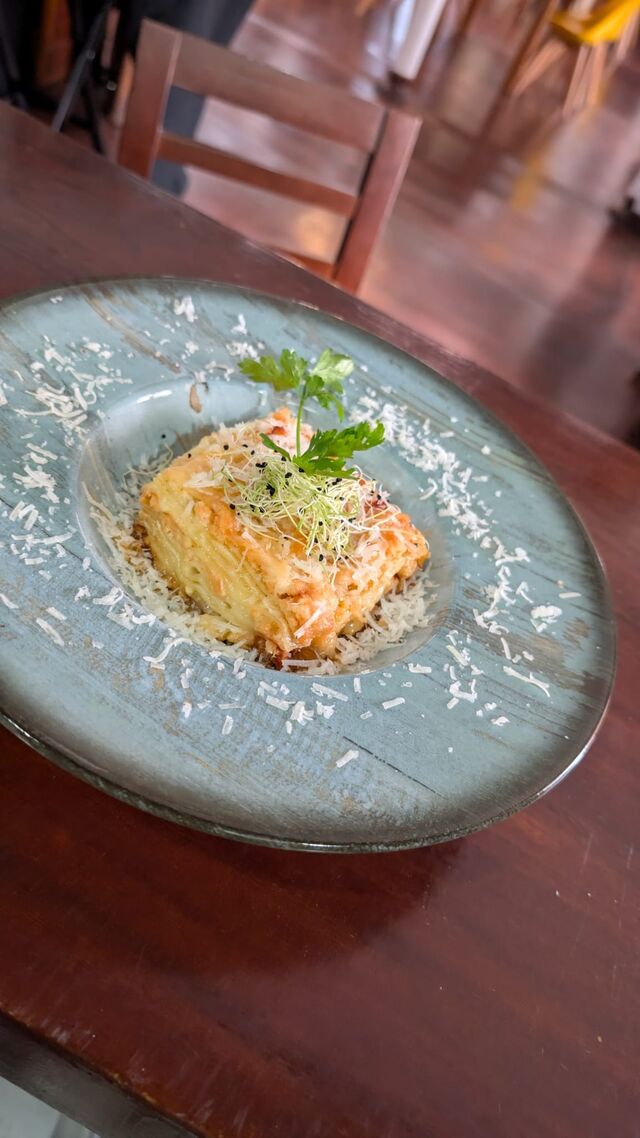 Lasaña De Salmon Y Cava Con Toque Citrico