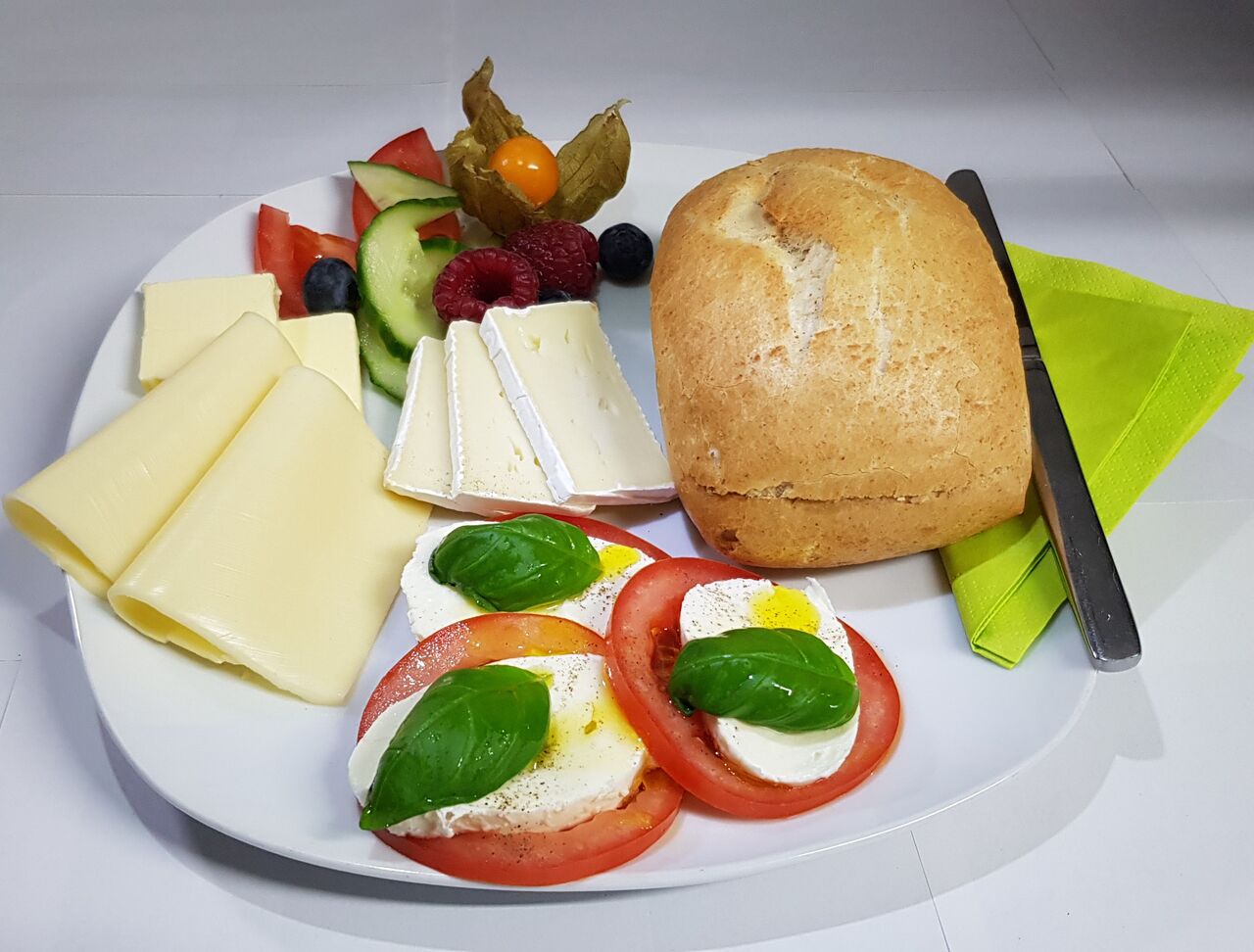Mittleres Käsefrühstück