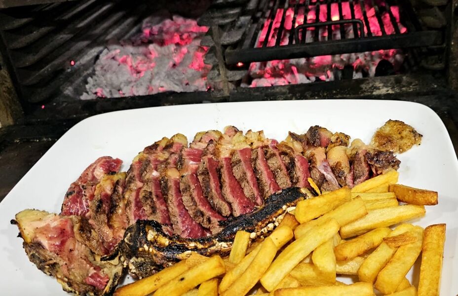 Chuleta a la brasa con patatas fritas( 30 días de maduración)