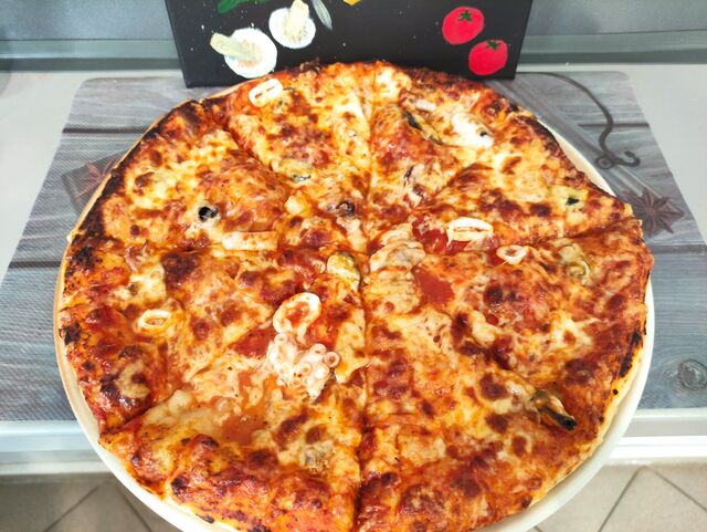 Tenger gyümölcsei pizza