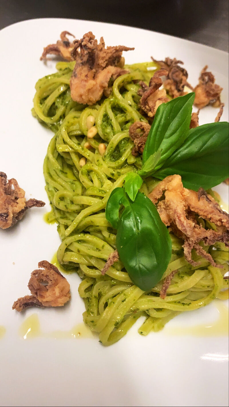 Pasta al Pesto &Ciuffi di Calamari fritti