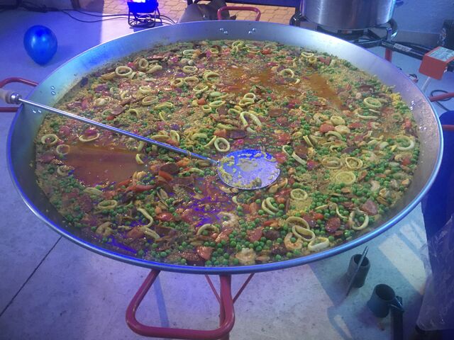 Paella en préparation chez le client 