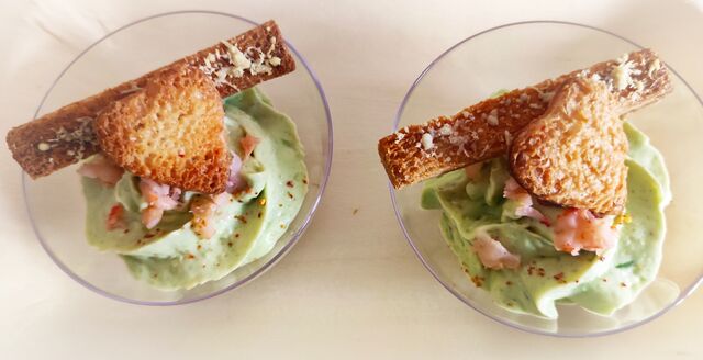 Crème d'avocat pimentée aux crevettes