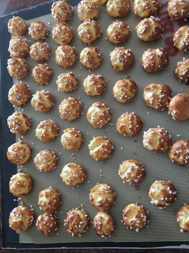 Chouquettes.