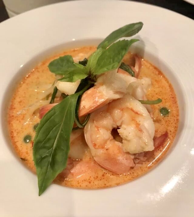 Grosse Crevettes au Curry rouge et lait de coco