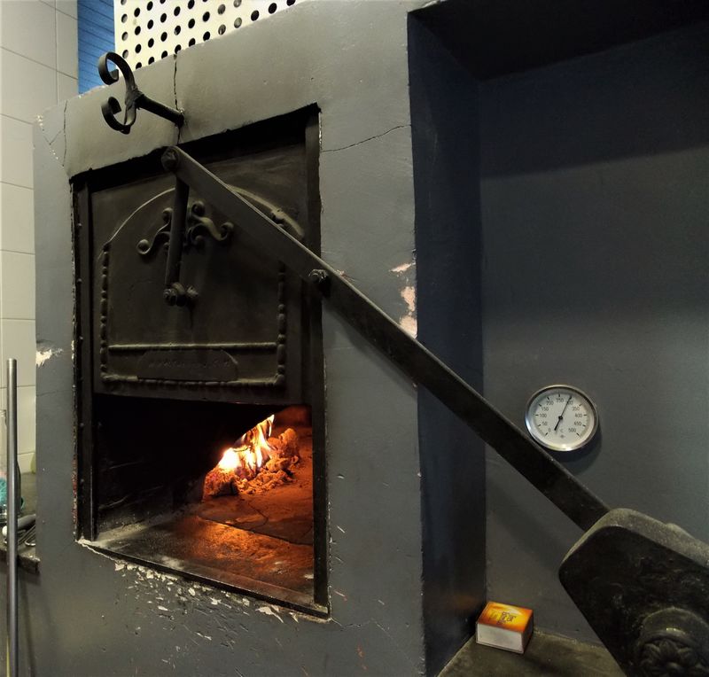 PIZZAS AL HORNO DE LEÑA