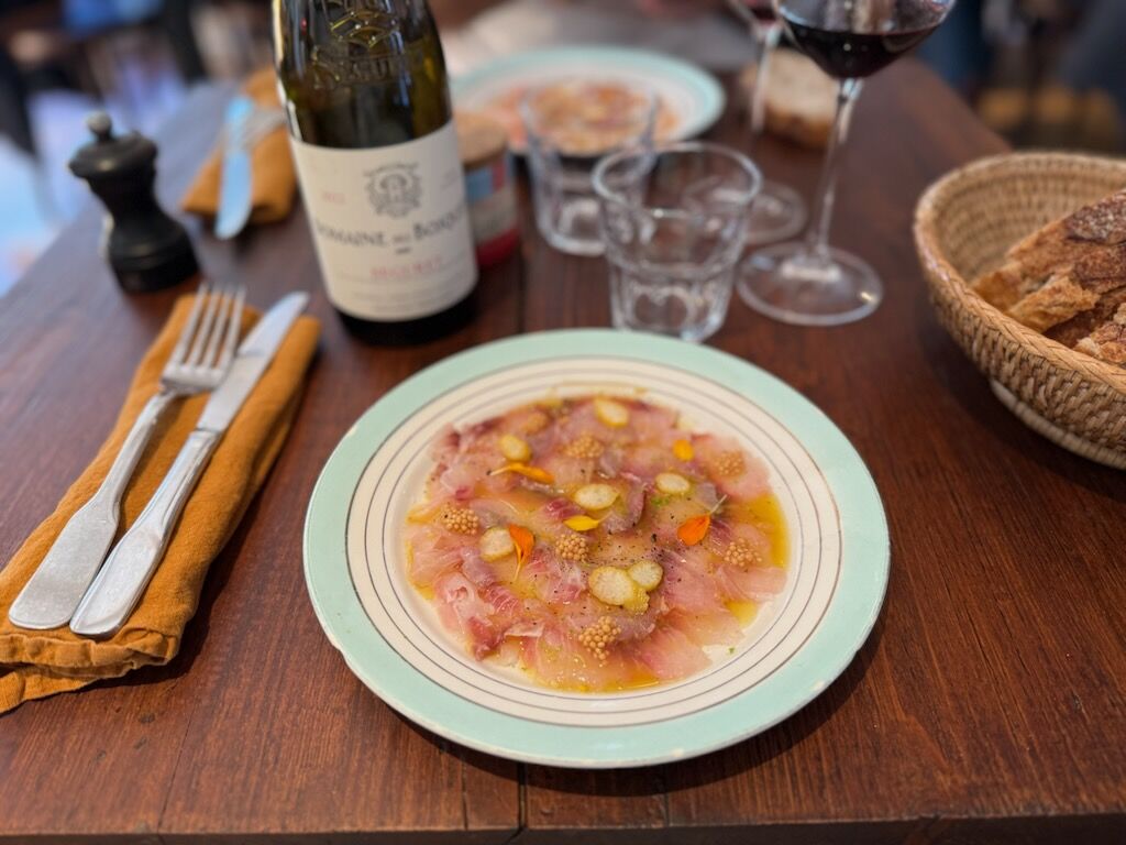 Carpaccio de muge de mer, aux agrumes et main de Boudda