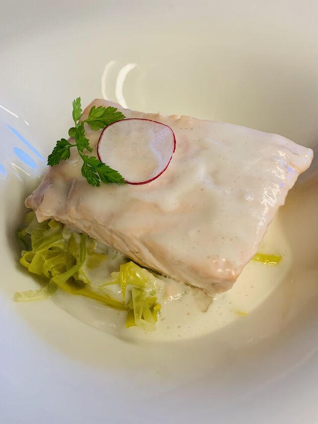 Filet de saumon poché au lait de coco, julienne de poireaux.
Menu de semaine