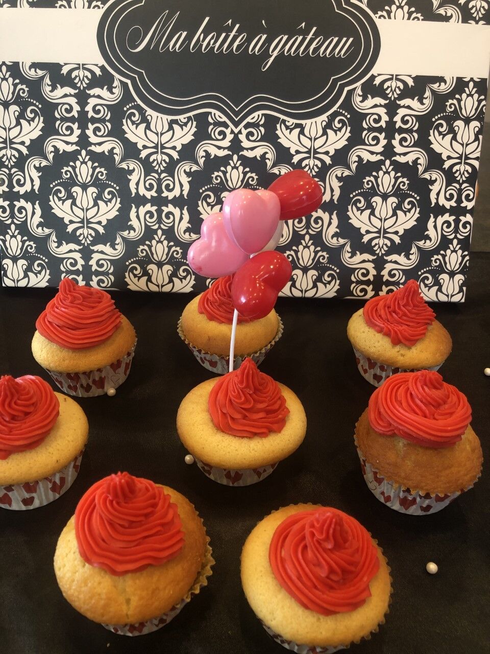 Cupcakes thème St Valentin avec un gâteau vanille, un coeur Nutella et une CBMS ! 