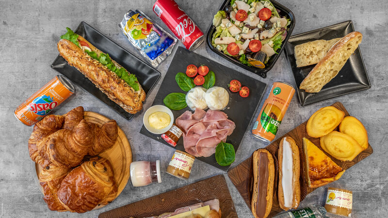 Nous vous proposons un service traiteur, pour une restauration rapide, sur place ou à emporter. 