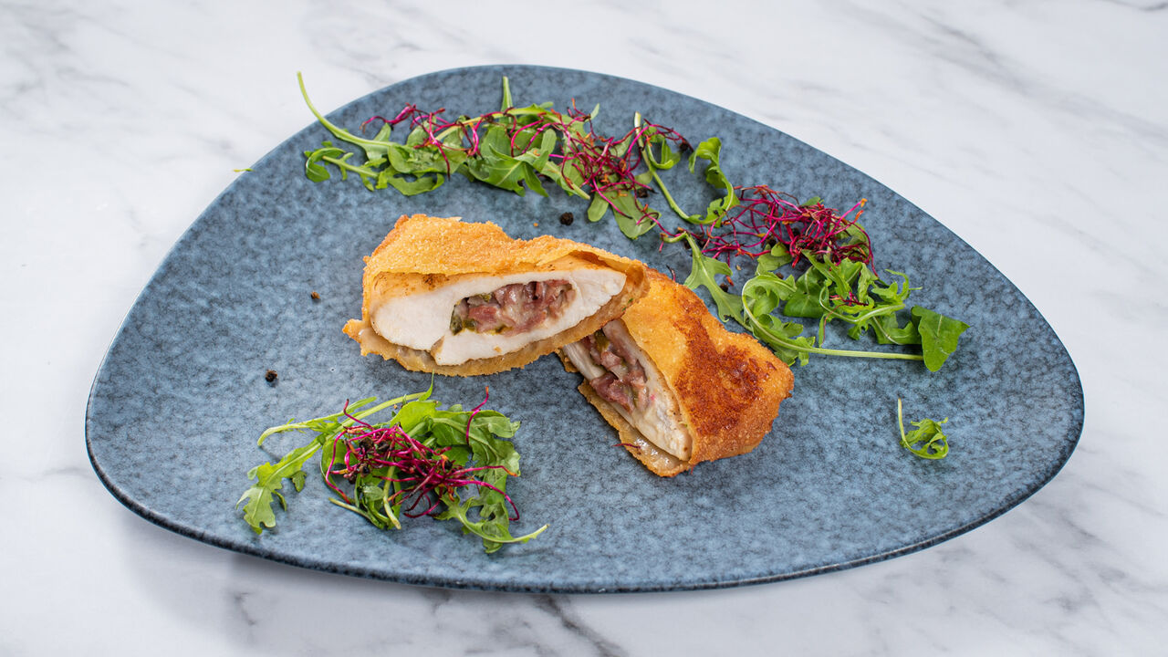 Jalapenoval töltött serranoval sajttal töltött csirkemell