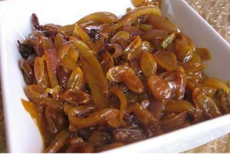 Sauce oignon et raisin sec (+ pruneau) 6 € la part
(Oignon grillé à la poile + raisin sec (+ pruneau )