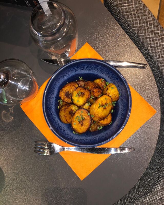 Un bol de frites de Bananes plantain.