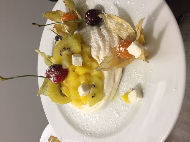 PAVLOVA aux fruits exotiques/ crème légère au yuzu