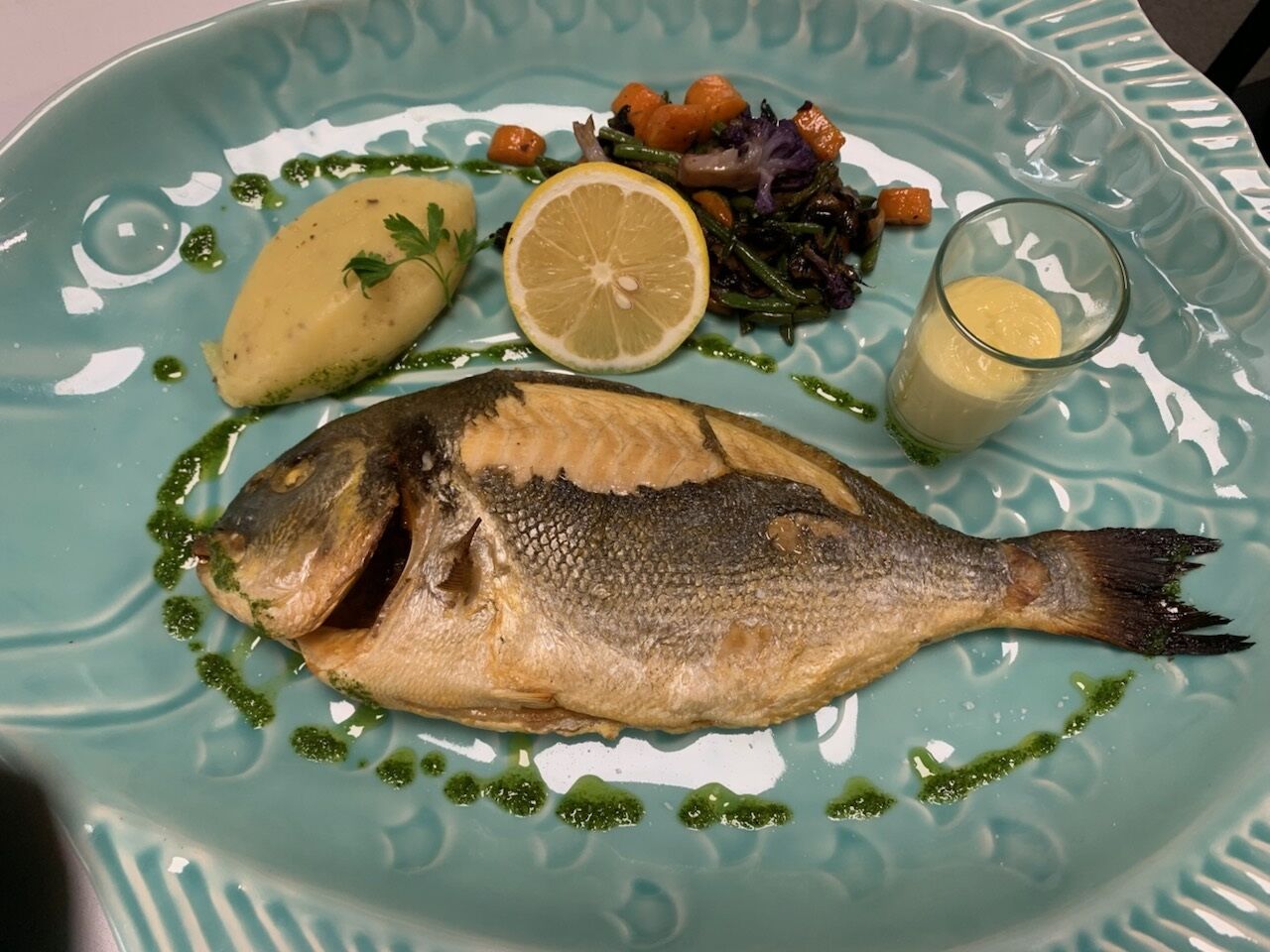 Dorade royale 700 gr environ, purée turffe d'été, poêlée de légumes
