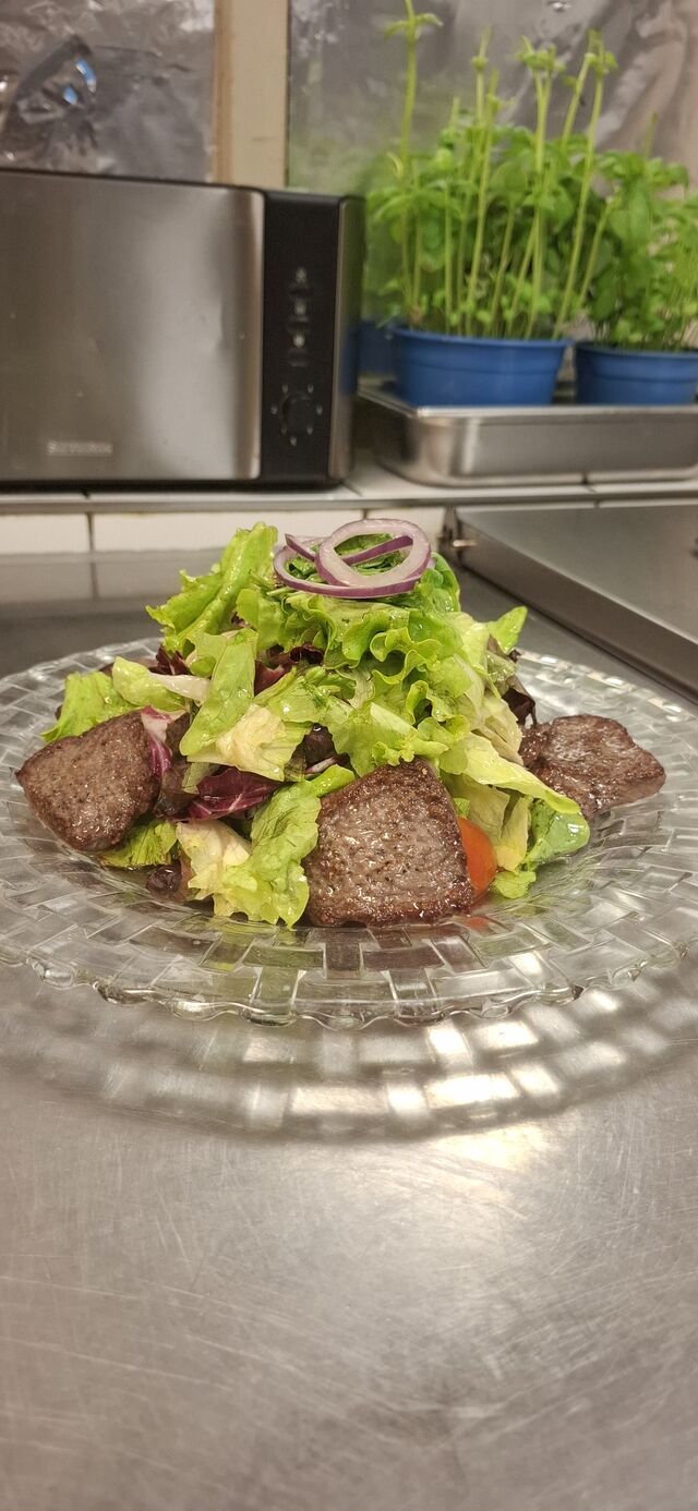 Salat mit Rinderfiletspitzen